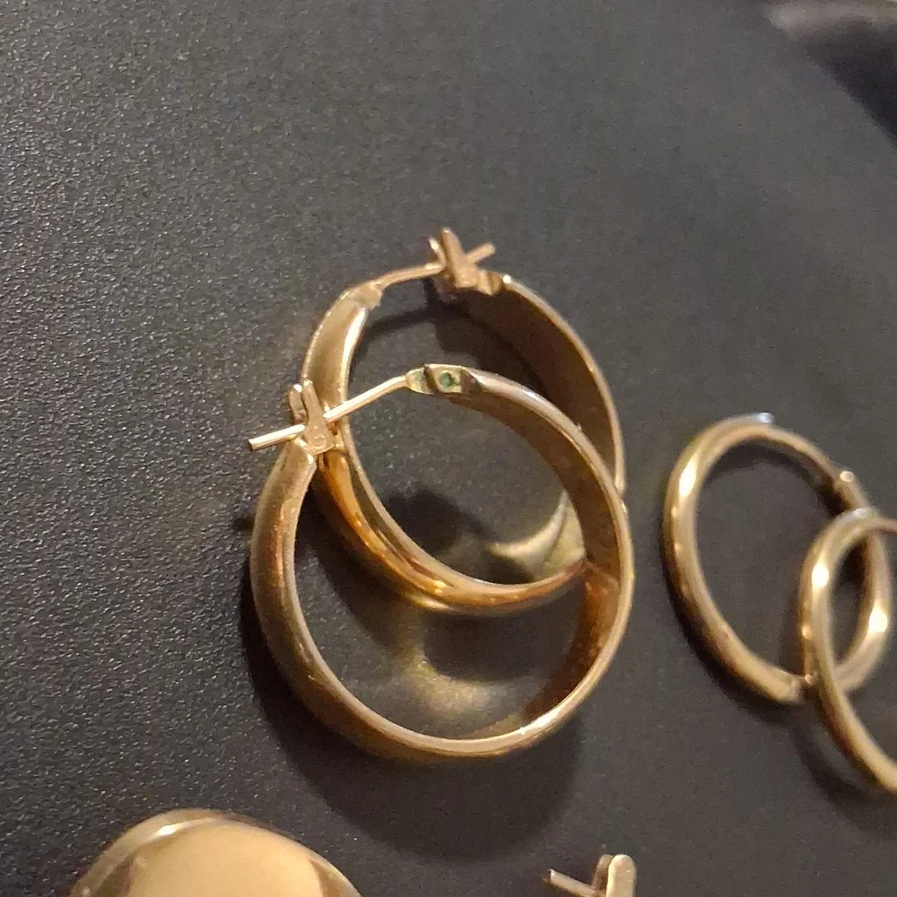 Beautiful Well Made Vintage Gold Hoop and Drop Earrings Set. - Picture 5 of 8